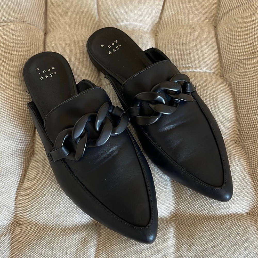 Black Mules with Chunky Chain, size 7